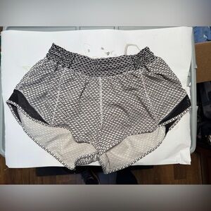 Lululemon hottie hot 2.5 inches shorts